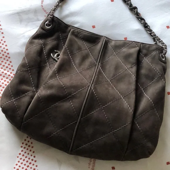 Beautiful Chanel Taupe Shoulder Bag - Picture 1 of 4